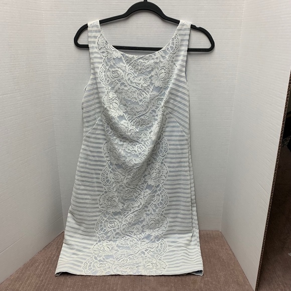 Dresses & Skirts - Adorable short Lace Dress